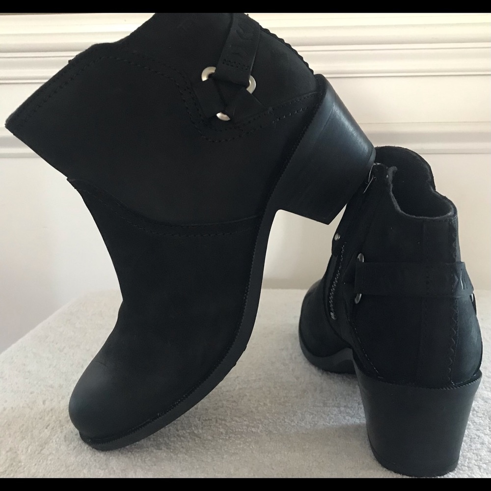 TEVA Flirty Black Boots Sz7